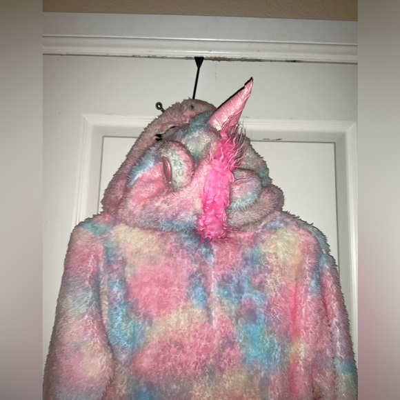 Secret Treasures Fuzzy Unicorn Footless Onesie With Pockets - Picture 6 of 6
